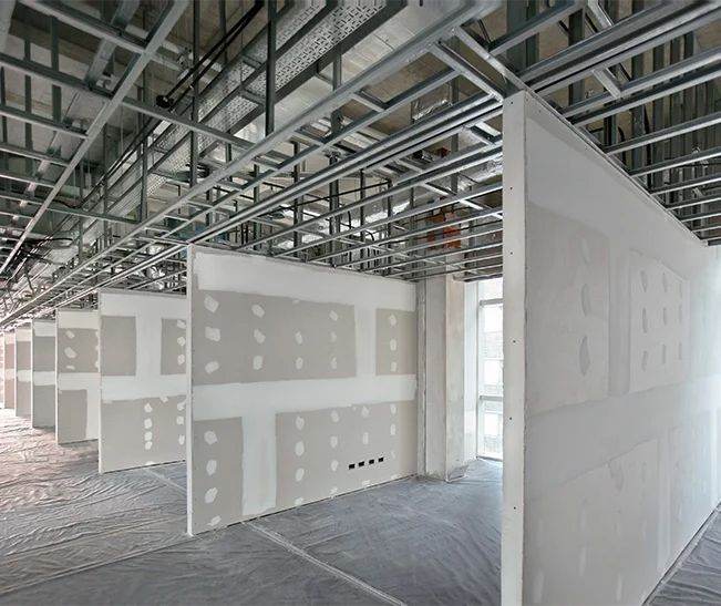 Divisórias e estruturas em drywall para espaços comerciais